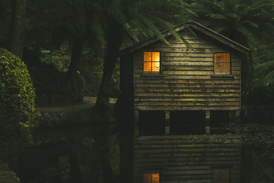 free photo walk melbourne - alfred nicholas memorial gardens boat house